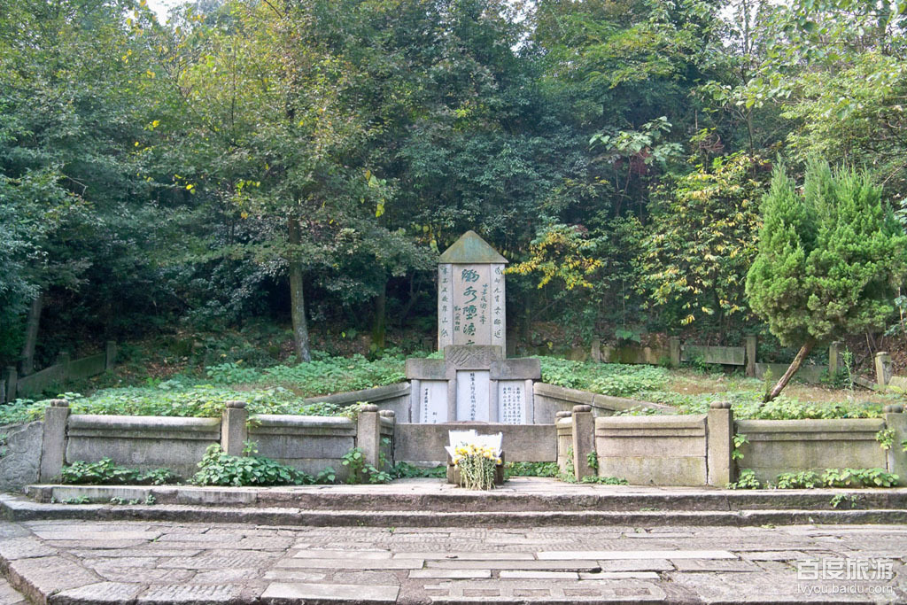 焦达峰墓VR全景